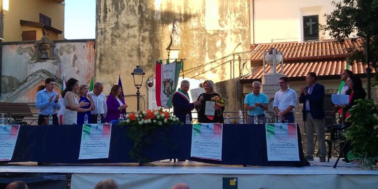 Aquara conferisce la cittadinanza onoraria alla scienziata Annamaria Colao