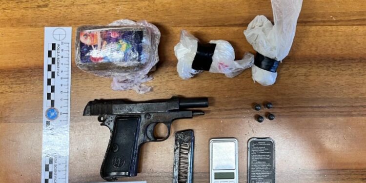 Trovato con la droga ed una pistola a Campolongo: nei guai un uomo