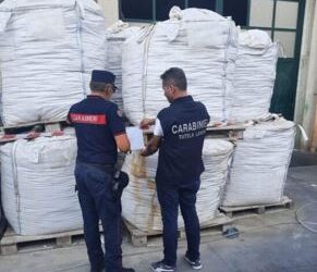 Deposito incontrollato di rifiuti in una ditta di prodotti chimici a Fisciano: scatta il sequestro