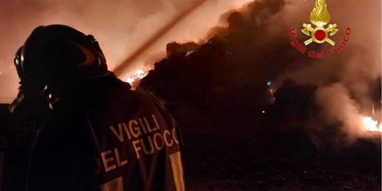I rifiuti della Sra restano “piantonati” a Polla. Interrogazione in Regione per capire chi deve smaltirli