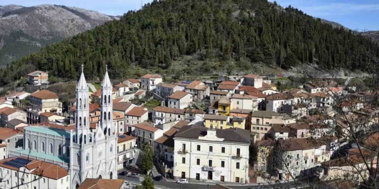 Per “diventare” borgo, il sindaco ordina a Montesano di rifarsi il look