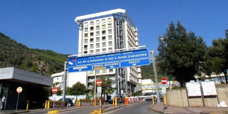 All’ospedale “Ruggi” di Salerno un nuovo intervento con chirurgia robotica su un paziente con neoplasia esofagea