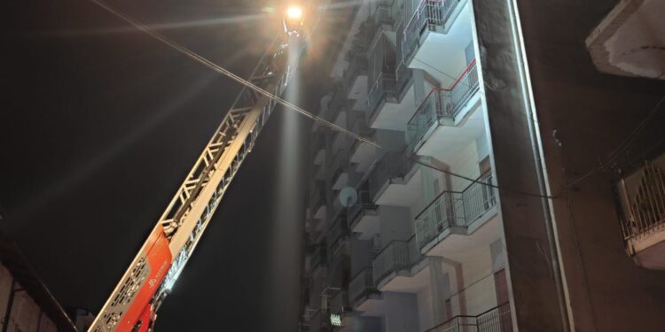 Un fulmine colpisce un palazzo a San Marzano sul Sarno
