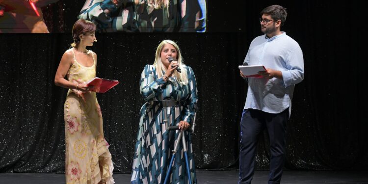 Una serata di emozioni e inclusione al Premio Fabula a Bellizzi con Benedetta De Luca e Riccardo Scamarcio