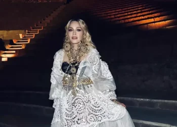 Arte e solidarietà nel viaggio in Campania di Madonna