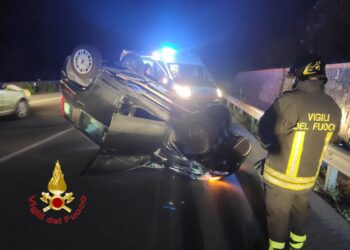 Incidente ad Omignano: giovane rimane intrappolato in auto