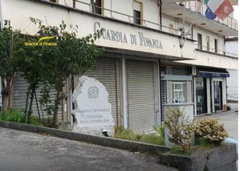 Sala Consilina. Blitz della Finanza: sequestrati 25 mila prodotti non sicuri