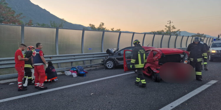 Incidente in A2 nei pressi di Sala Consilina: perde la vita una bambina di 7 anni