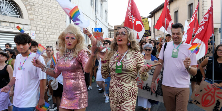 Un corteo di oltre 300 persone  per il Potenza Basilicata Pride