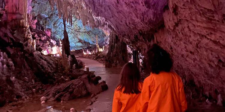 Cavecation: la nuova tendenza per sfuggire al caldo arriva fino alle Grotte di Pertosa-Auletta