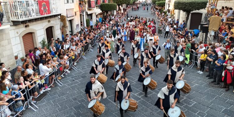 Da tutta Italia per ammirare la Principessa Costanza. Oltre 50mila visitatori a Teggiano