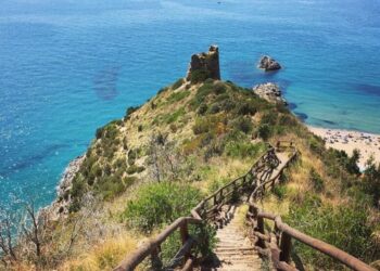 Ascea, accusa un malore mentre percorre il Sentiero degli innamorati: soccorsa una turista