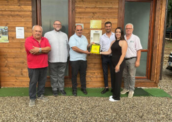 Gli imprenditori Conte e Sacco donano un defibrillatore alla comunità di Postiglione