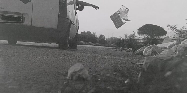 Abbandono di rifiuti: a Battipaglia 11 multe grazie alle foto trappole