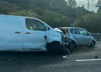Scontro tra camion, furgone ed un’auto sull’A2 a Contursi: traffico rallentato