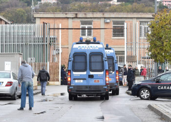 Rissa tra detenute nel carcere di Salerno: ferite due agenti penitenziarie
