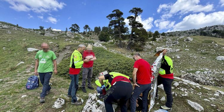 Colpito da un’emorragia, escursionista in difficoltà soccorso ai Piani di Pollino