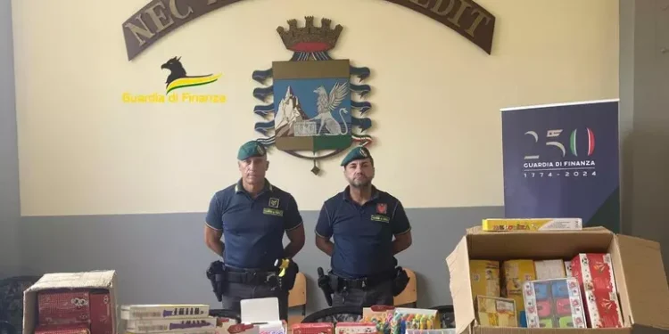 Maxi sequestro nel napoletano di articoli scolastici contraffatti
