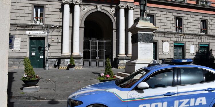 Controlli straordinari della Polizia a Sarno: diverse le sanzioni