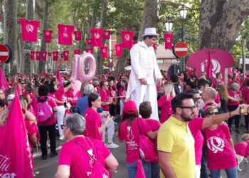 “Camminata rosa” ad Avellino: le strade si colorano per sostenere la lotta contro i tumori