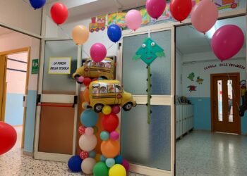 Resta aperta la scuola dell’infanzia di Teggiano. Festa grande alla prima campanella