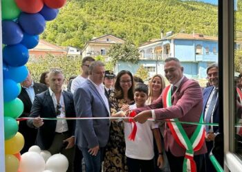 Buonabitacolo festeggia l’inaugurazione della Scuola Brandileone: “Bisogna svegliarsi, avere premura del mondo e dei giovani”