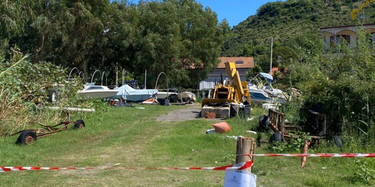 Sapri, operazione di Finanza e Capitaneria: sequestrata area di rimessaggio