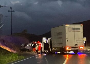 Scontro tra auto e furgone tra Polla e Caggiano: due feriti