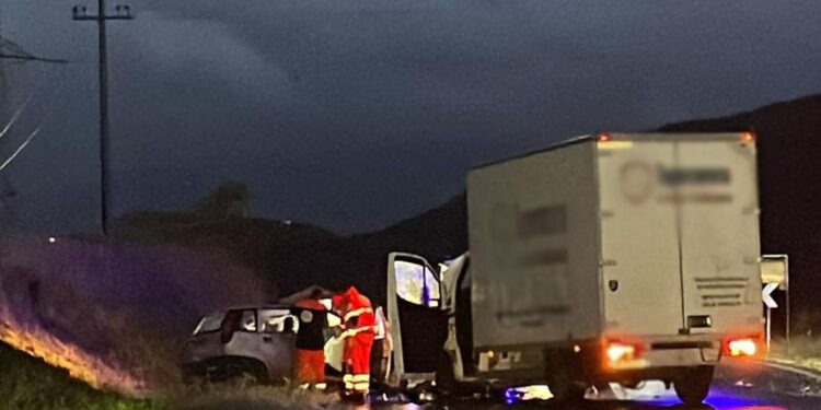 Scontro tra auto e furgone tra Polla e Caggiano: due feriti