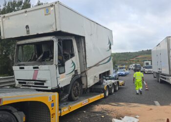 Incidente sull’A2 a Contursi: scontro tra due camion, un ferito e traffico in tilt