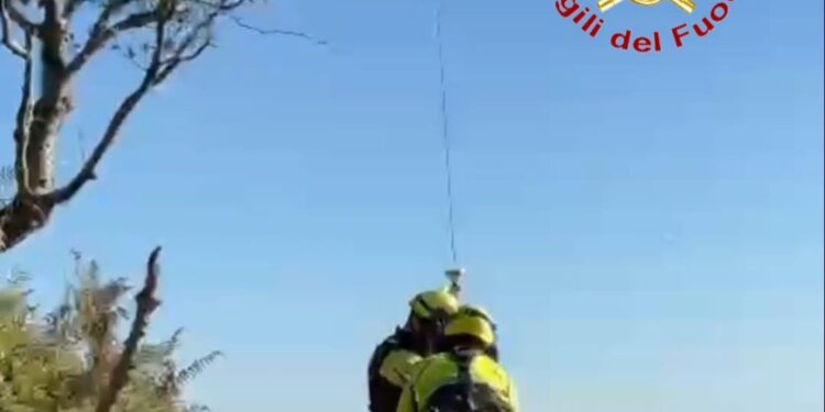 Si infortunano sul Sentiero degli Dei: due turiste francesi salvate