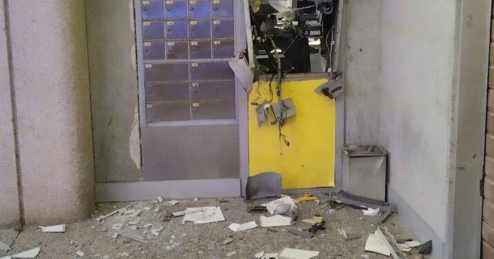 Rapinatori fanno esplodere il bancomat delle poste di Montecorvino Rovella