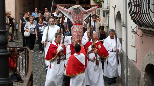 La processione del “SS Nome di Dio” che si svolge ogni 7 anni a Campagna: celebrazione che unisce fede e storia della comunità