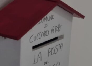 A Cuccaro Vetere installata nella scuola primaria una speciale cassetta per le lettere
