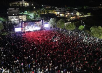 Clementino fa boom a Viggiano. In migliaia al concerto del rapper napoletano