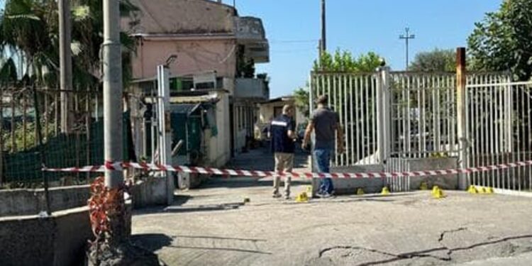 Spari contro un’abitazione, terrore a Pagani. Danneggiate anche due auto