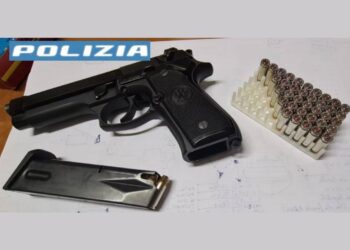 Matera: arrestato un 57enne per stalking e porto abusivo di armi