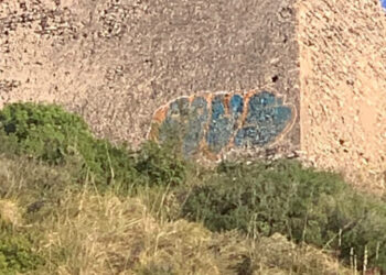 Atti vandalici ai danni della Torre del Telegrafo ad Ascea: realizzato un murales sul simbolo storico del paese