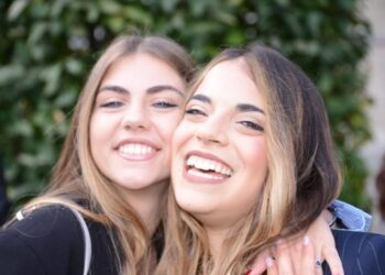 Nessuno si salva da solo. La storia di Giulia e Chiara di Cava De’ Tirreni