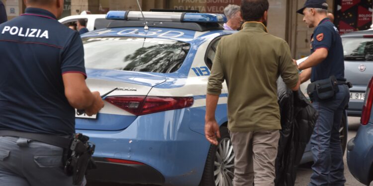 Salerno dice stop ai parcheggiatori abusivi. Task force della polizia in città