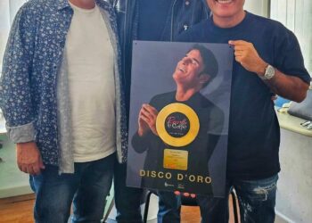 “Rossetto e caffè” di Sal Da Vinci, milioni di visualizzazioni per il videoclip diretto da un regista lucano