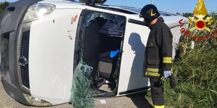 Scontro tra auto e scuolabus a Policoro: feriti lievemente gli alunni