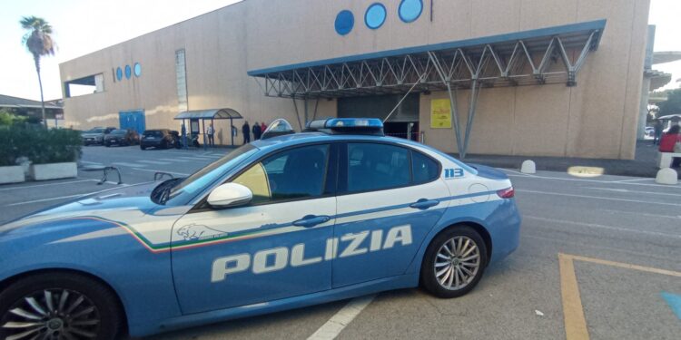 Tentato furto al Centro Commerciale “Siniscalchi” a Salerno: ladri aprono saracinesca con un piede di porco