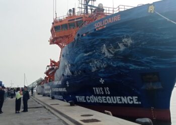 Arriva al Porto di Salerno la nave Solidaire: a bordo anche tanti bambini