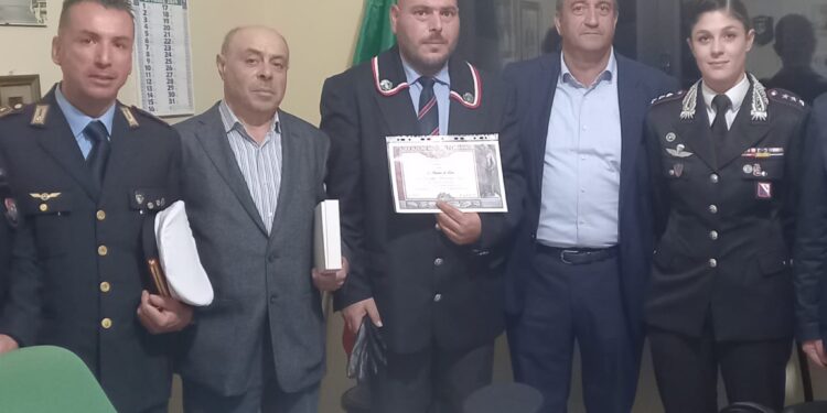 Supportò gli agenti della Polizia Municipale di Teggiano durante il Covid: encomio per Michelangelo Mazza