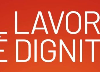 Lavorano al palazzetto di Lagonegro ma non gli pagano alcuno stipendio: il sindaco dalla parte degli operai in protesta