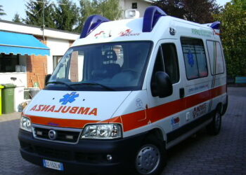 Uomo armato di martello aggredisce due sanitari del 118 a Vallo delle Lucania