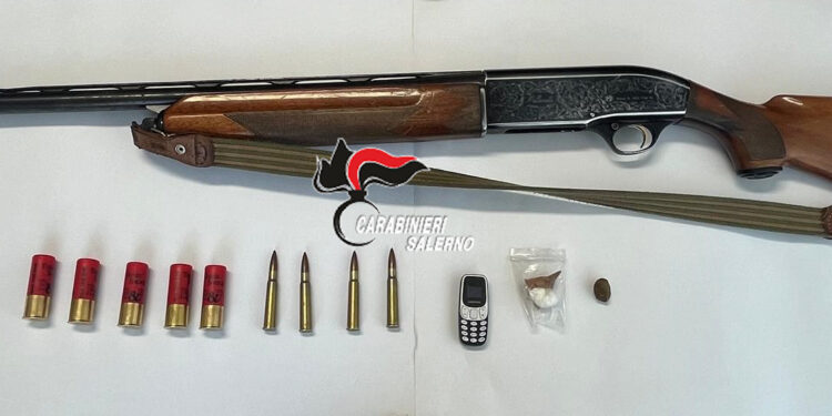 In auto con un fucile e droga: un arresto a Ceraso