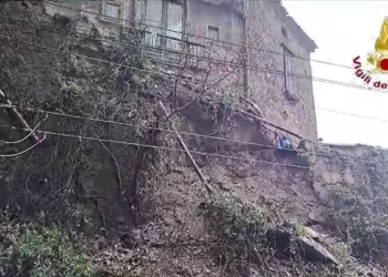 Tornano a circolare i treni sulla linea Napoli- Salerno: la linea ferroviaria era interrotta dal 20 gennaio