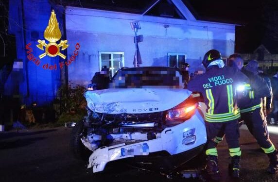 Travolse e uccise due carabinieri a Campagna: scatta l’arresto per la donna al volante